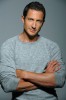 photo Sasha Roiz